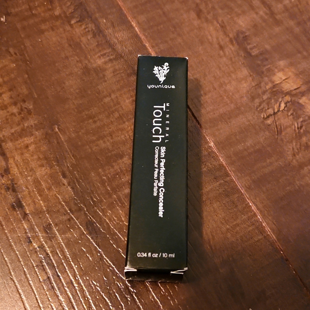 Younique skin perfecting concealer